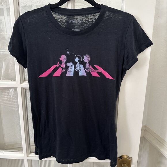 Peanuts T-shirt Juniors Large Tee Abbey Road Beatles Snoopy Charlie Brown - Picture 1 of 10